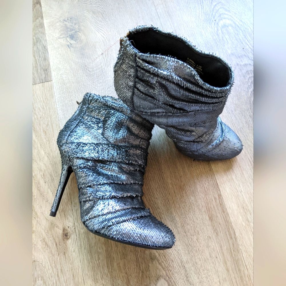 ELIZABETH and JAMES 🔥 Rinna Booties